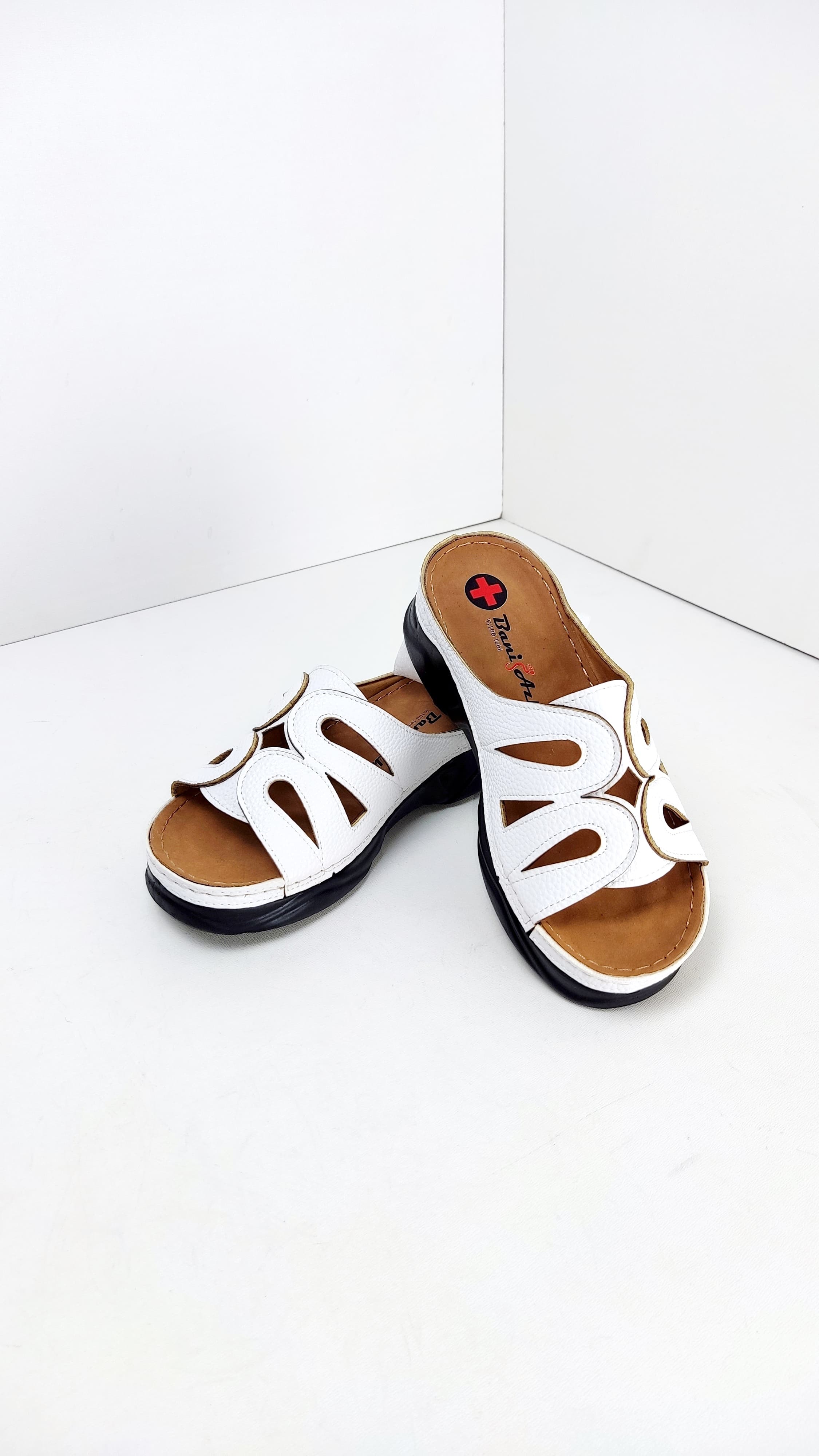 صندل طبی زنانه برند بانی پاژ مدل کد۲۵۲