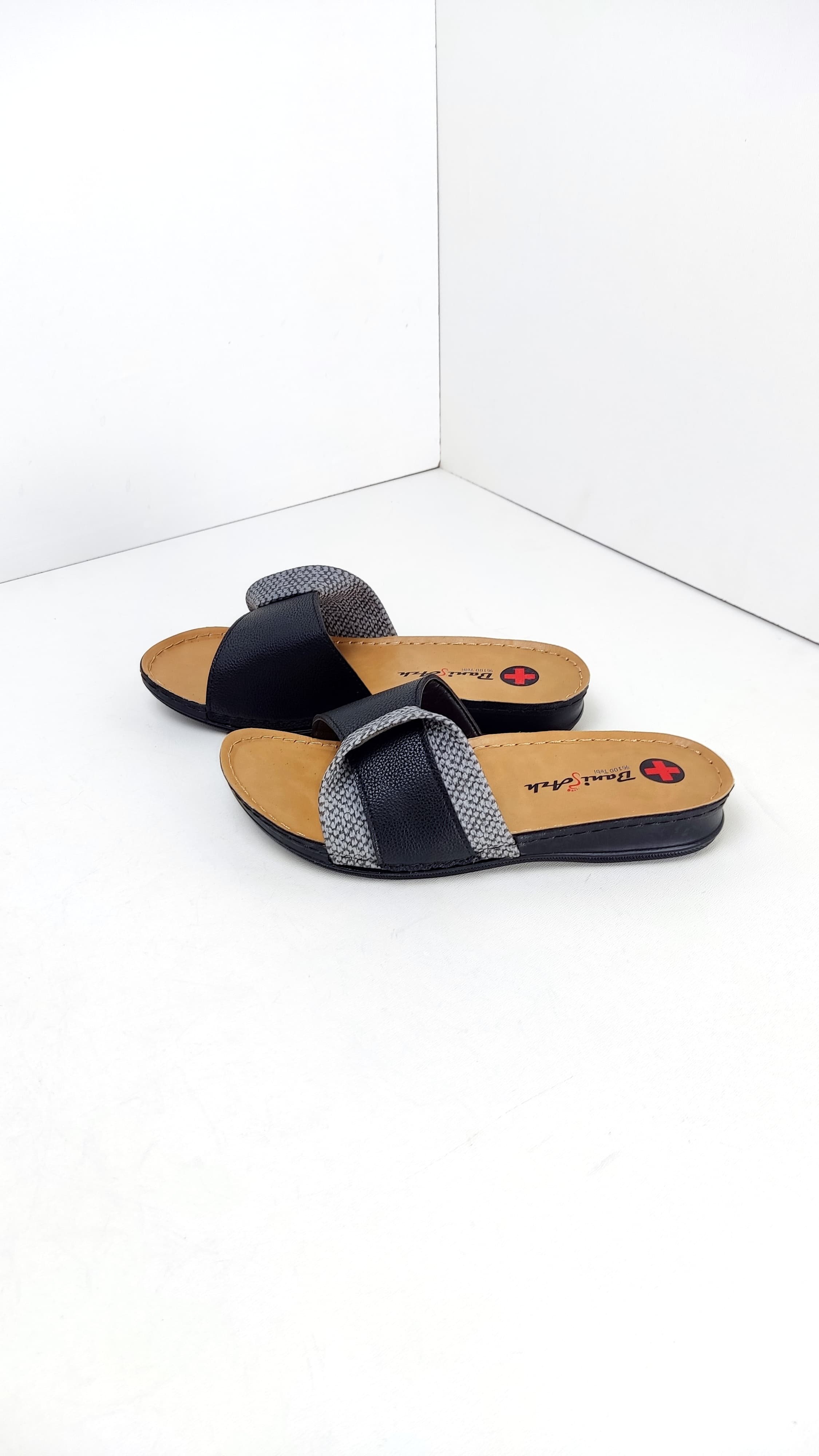 صندل طبی زنانه برند بانی پاژ مدل کد ۲۵۳