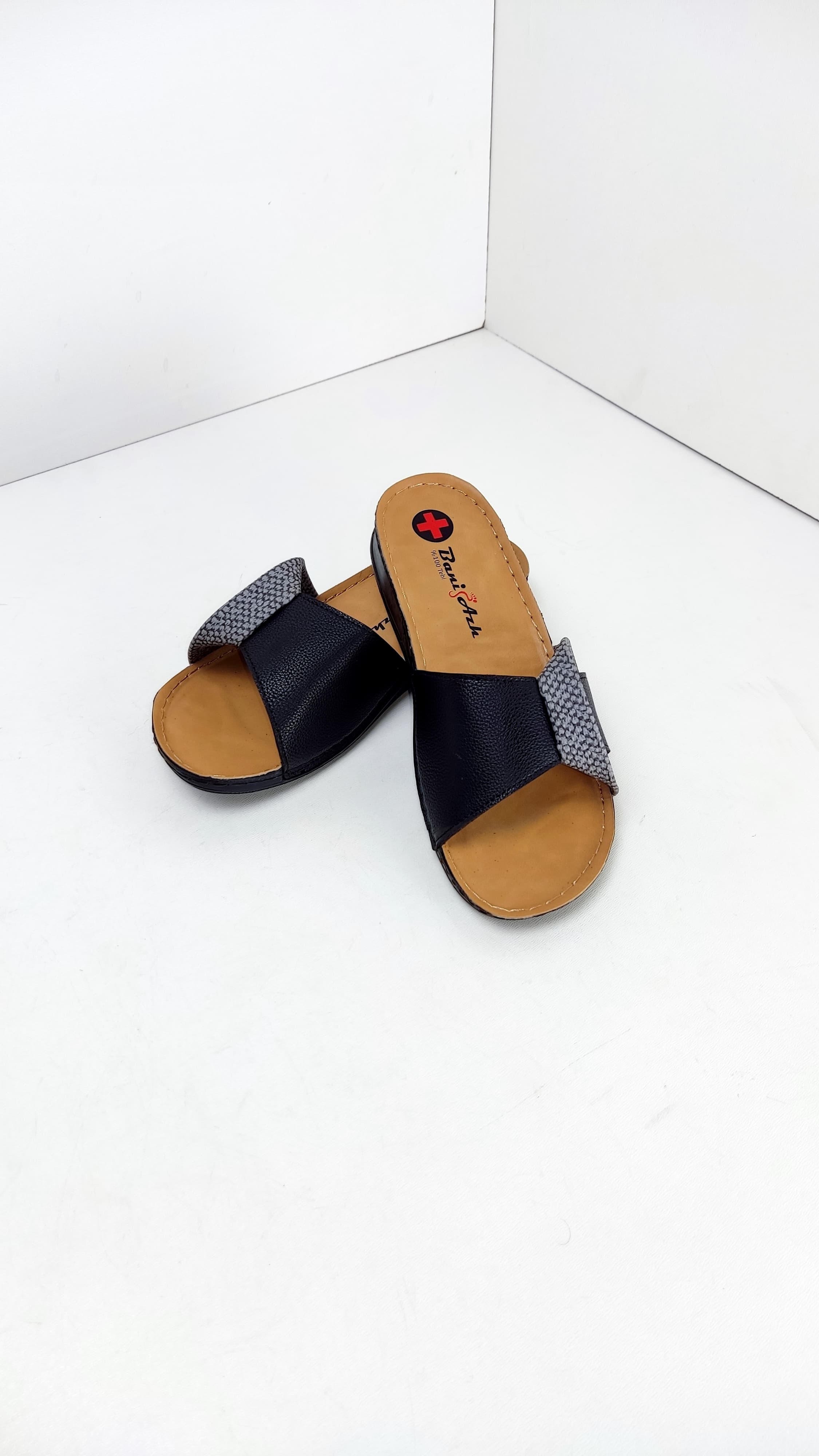 صندل طبی زنانه برند بانی پاژ مدل پریا کد ۲۵۳