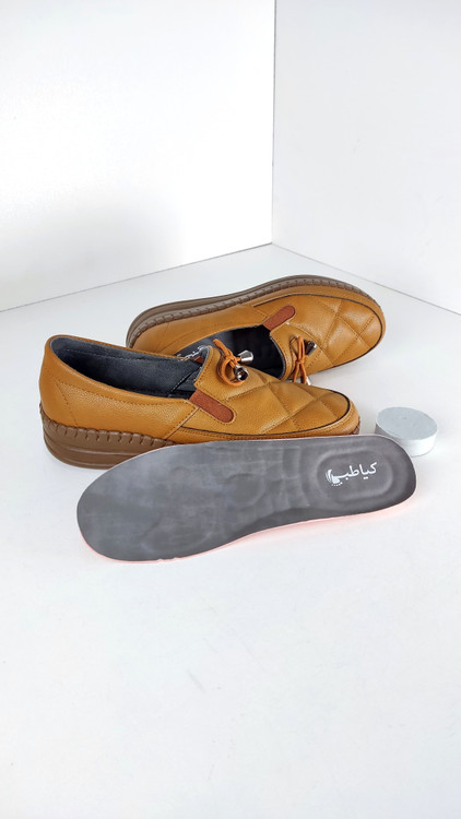 کفش طبی زنانه دارای پد خارپاشنه برند کیاطب مدل شطرنجی کد 229