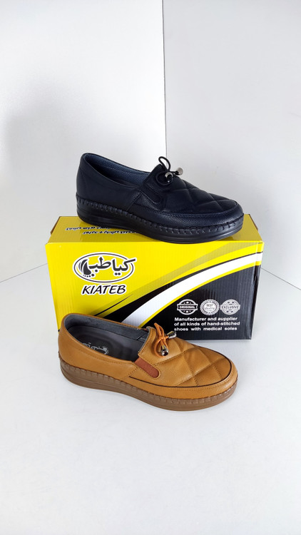 کفش طبی زنانه دارای پد خارپاشنه برند کیاطب مدل شطرنجی کد 229